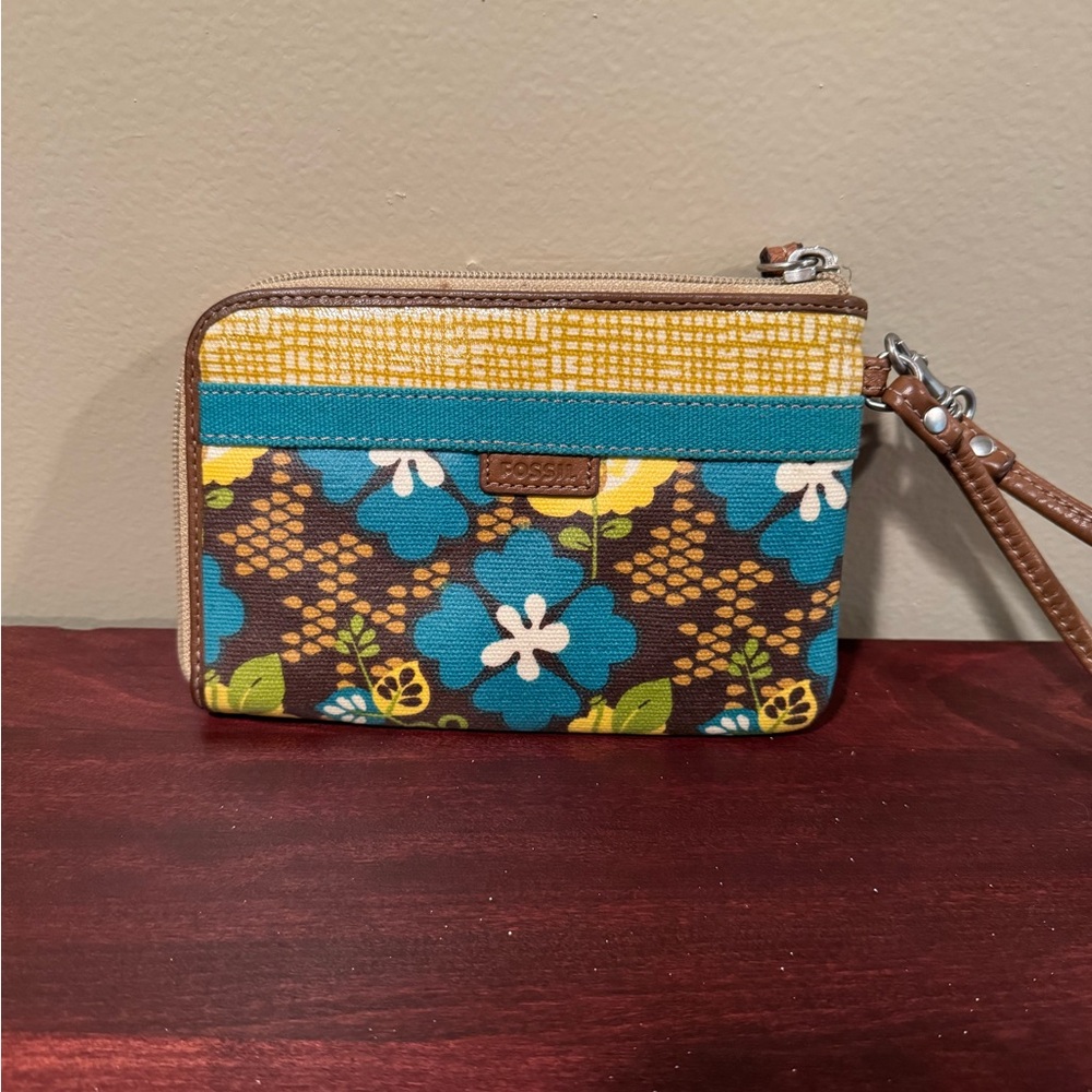New Fossil Wristlet Wallet/Card Case